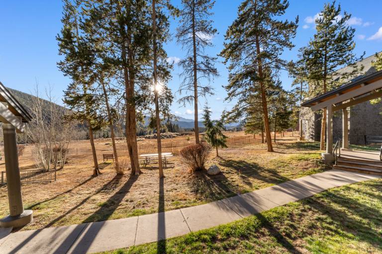 Pleasant apartment with pool, hot tub & sauna | Lake view | Dogs allowed — photo 3