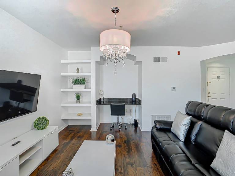 Condo with private pool — photo 3