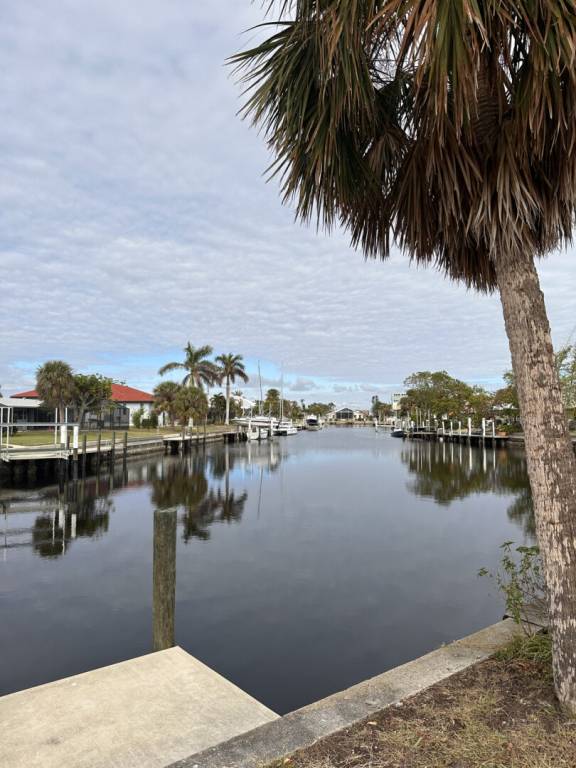 Cozy 3 Bedroom Home on a Deep Canal with a pool near Fisherman's Village in Punta Gorda, FL