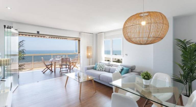 Rental apartment with yard, pool & patio | Close to the beach | Pets allowed in Gandia