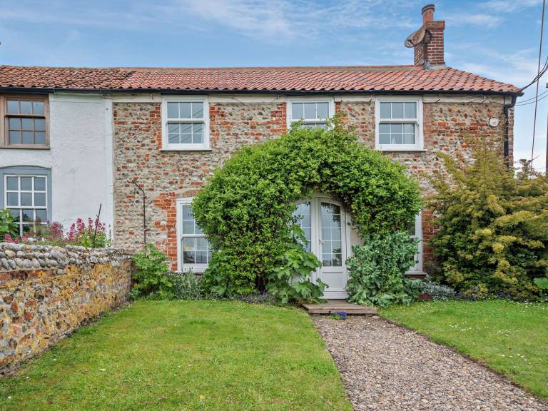 Cottage  Salthouse