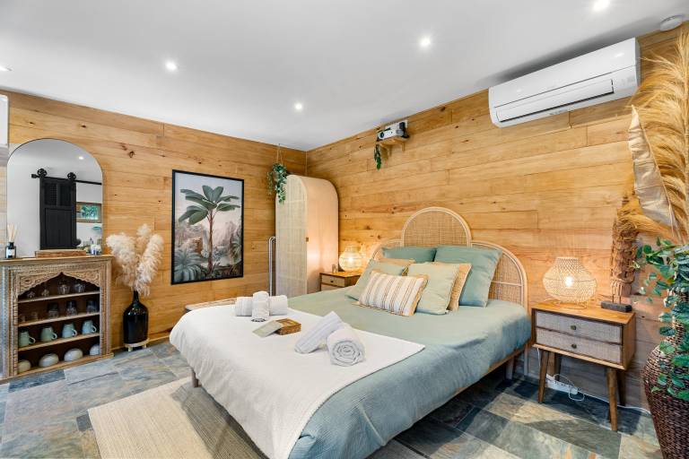 Samadhi Holiday Home with Mountain Views, Wi-Fi, and Air Conditioning in La Valette-du-Var