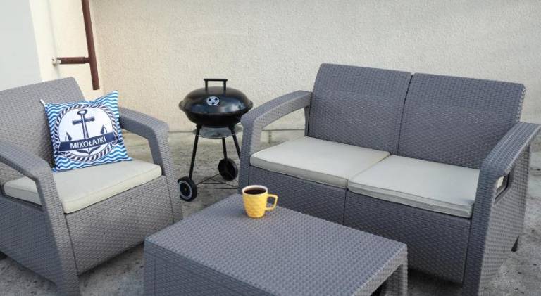 Holiday apartment with terrace, barbeque & yard — photo 5