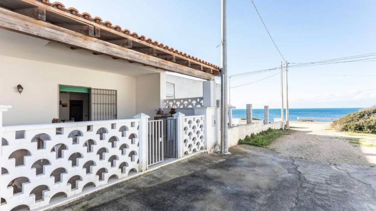 Family-oriented beautiful villa with BBQ & yard | Garden view | Dogs allowed in Alliste