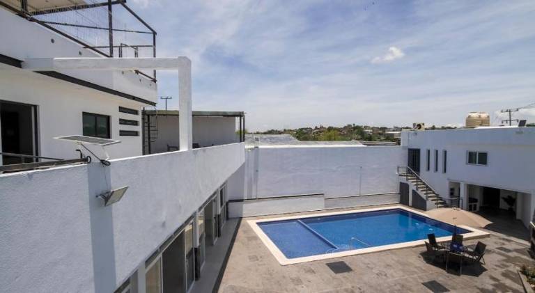 Vacation home with pool — photo 3