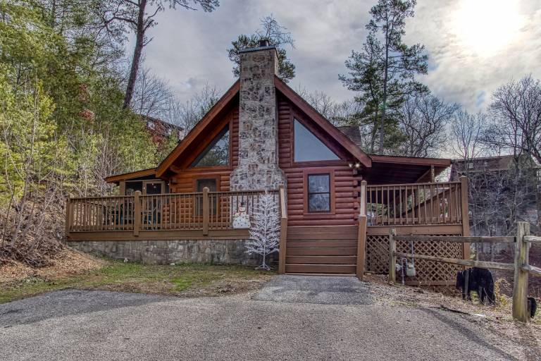 Sleepy Bear 2 King Suites • Hot Tub • Soaking Tub • Near Parkway • Eagles Ridge Resort in Pigeon Forge, TN