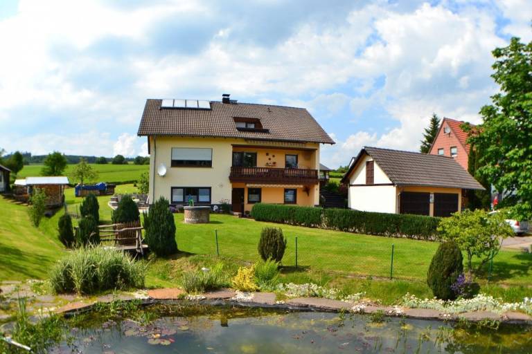 Ferienwohnung in Eckweisbach mit Grill, Terrasse und Garten
