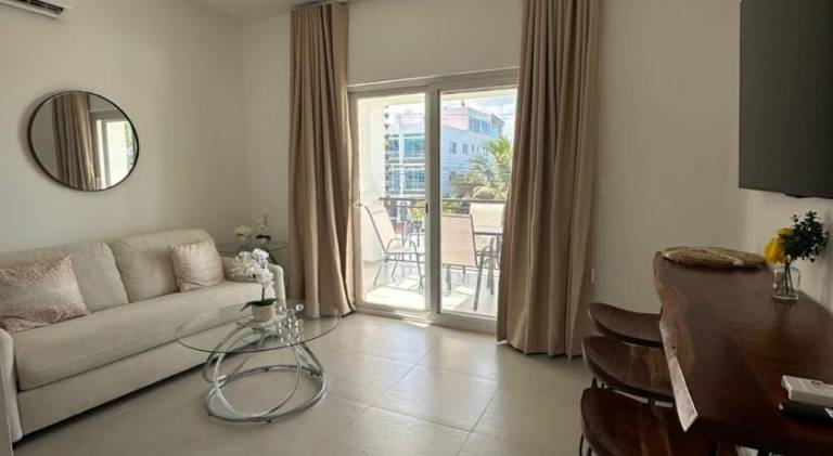 Serviced apartment with terrace & pool — photo 2