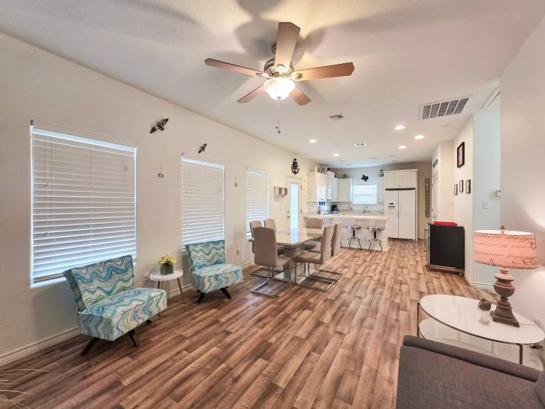 Vacation home with yard & grill | Beach view — photo 5