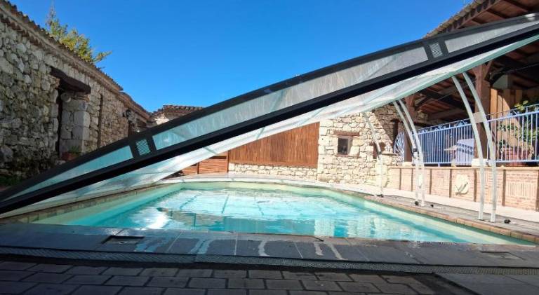 Vacation home with pool — photo 2