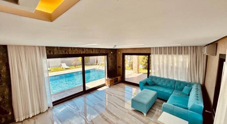 Villa with private pool & yard — photo 2