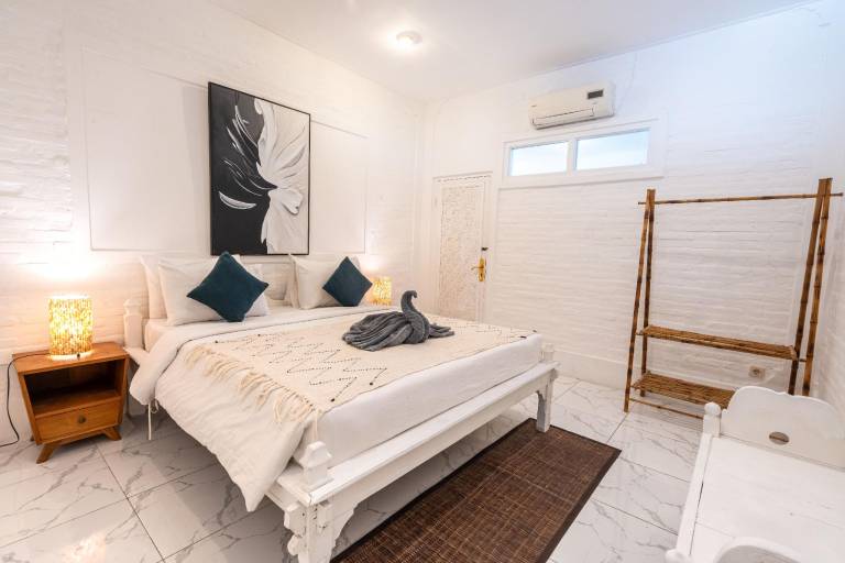 Modern 3BR Villa, 4min to Double Six Beach Pool — photo 2