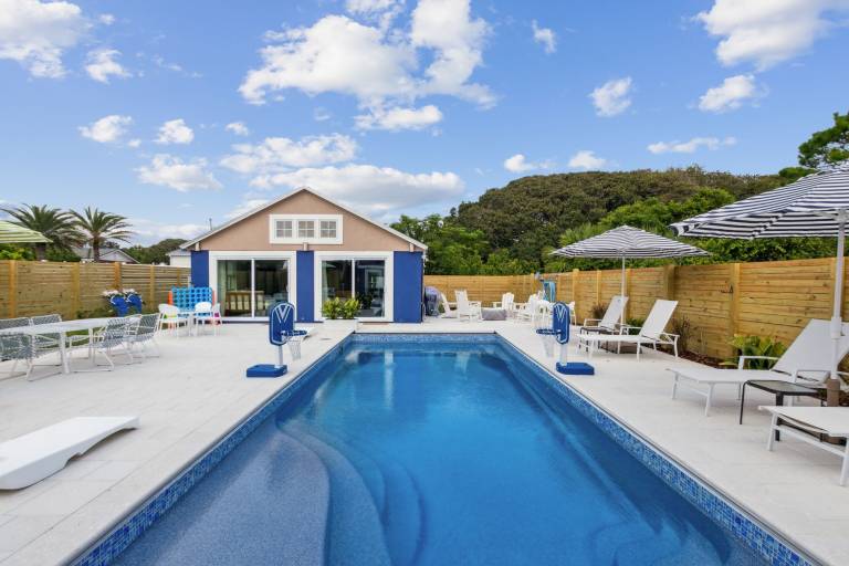 Blueberry Dunes Beach Cottage - Pet Friendly - Pool — photo 4