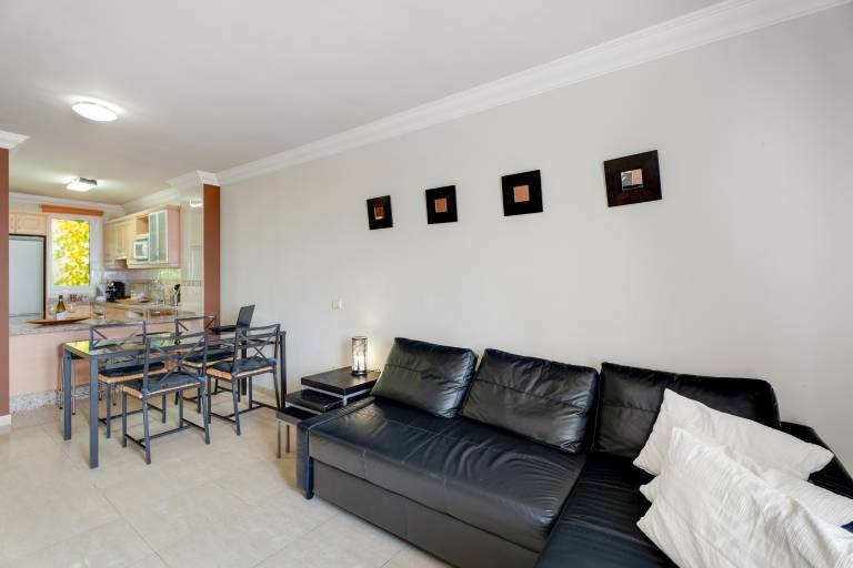 Vacation Apartment 'The Sunset' with Shared Pool, Wi-Fi and Air Conditioning — photo 4