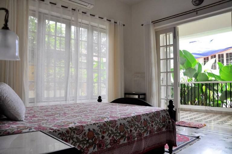 Villa with yard | Pets are welcome — photo 2
