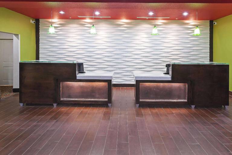 La Quinta Inn & Suites by Wyndham Pearsall — photo 5