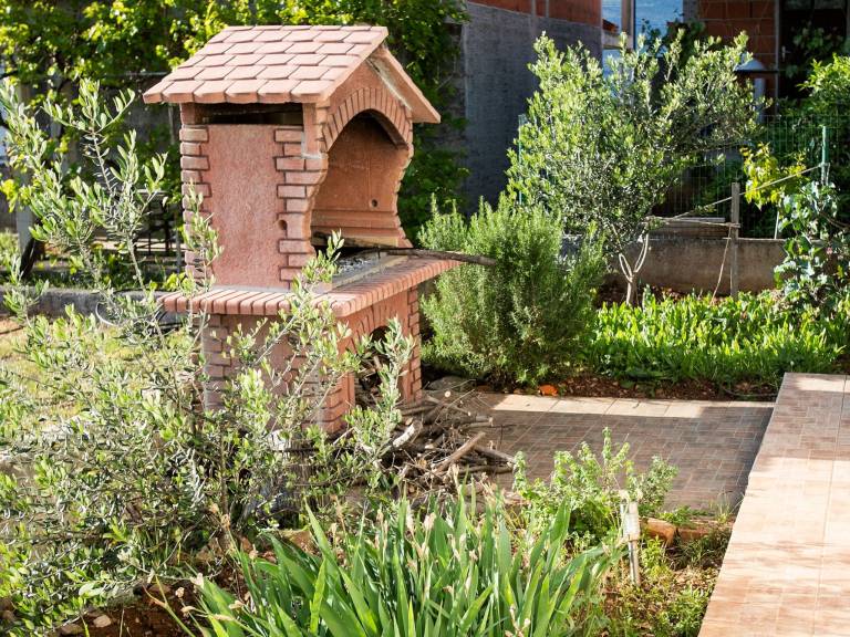 Rental apartment with grill & patio in Okrug