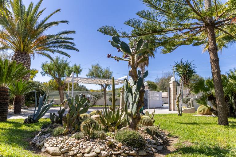 Villa 'Forino Ragusa' with Private Terrace, Wi-Fi, and Air Conditioning — photo 3