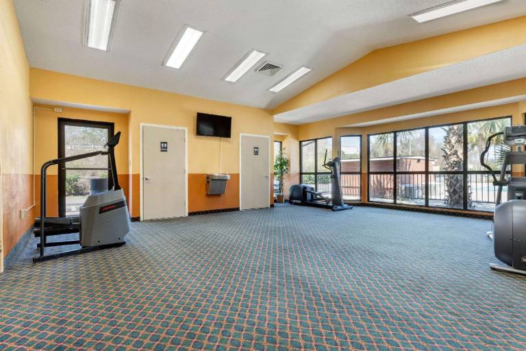 Econo Lodge Florence - Darlington — photo 5