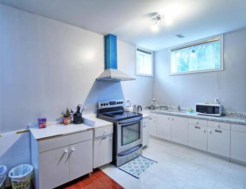 Master Room with Private Bathroom and Free Parking