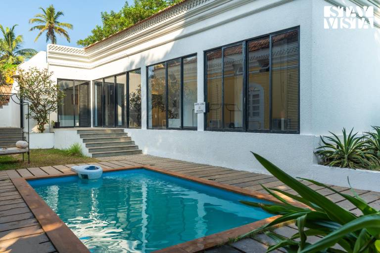 Villa with pool, jacuzzi & yard | Close to the beach | Pets allowed in Baga