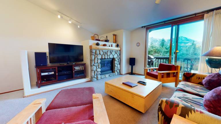 Snowcreek V 933 Bright and Spacious, Private BBQ, Washer Dryer, Pet-Friendly in Mammoth Lakes, CA