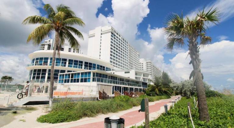 Castle Ph2 Balcony Oceanfront Condo, Beach Access, Pool, Tennis, Free Parking — photo 4