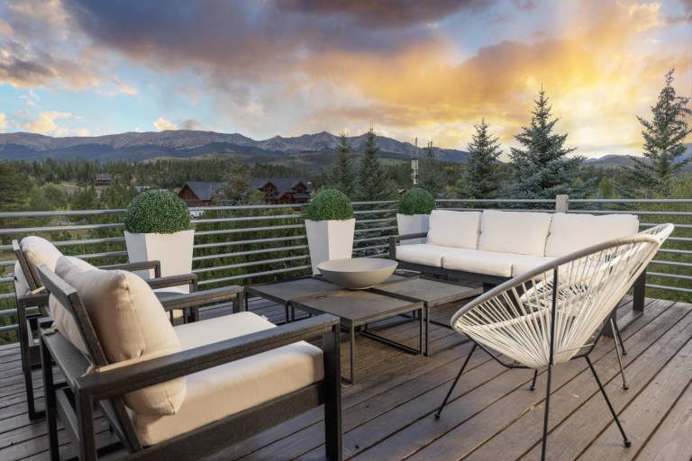 House with yard, hot tub & fast internet | Mountain view | Good for workation in Breckenridge, CO