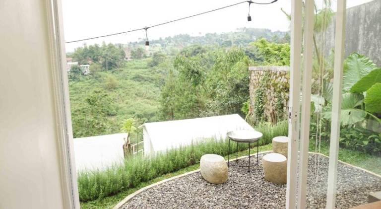 Tent with yard & patio | Dogs allowed — photo 4
