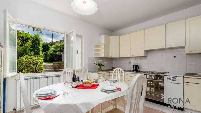 Holiday apartment with patio — photo 3