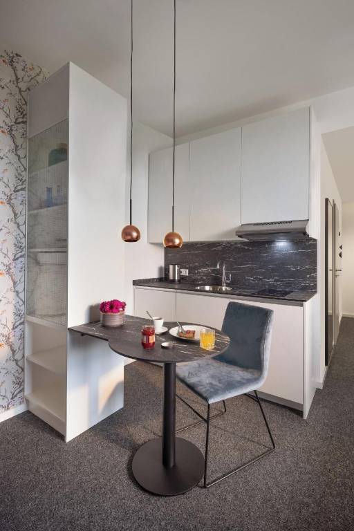 Serviced apartment with patio & garden | Pets allowed — photo 3