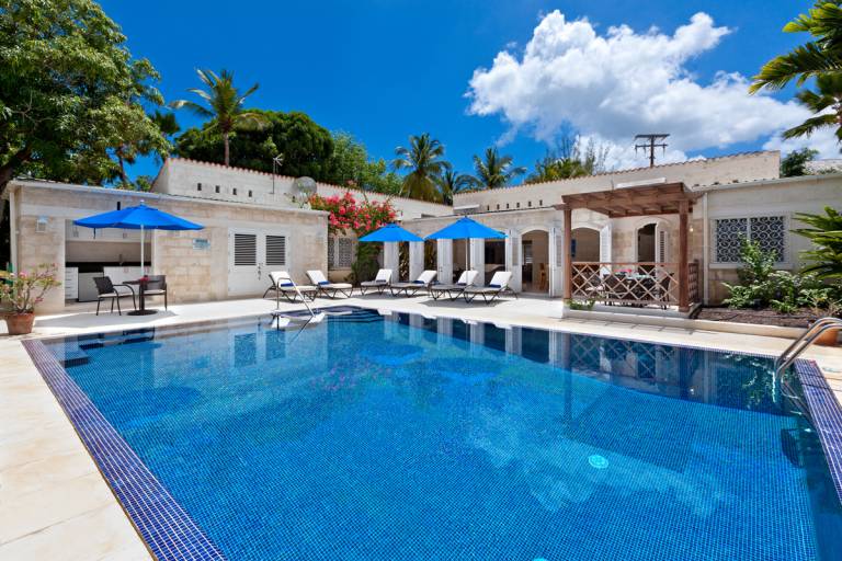 Tropical Oasis with Pool Near Beach Todmorden