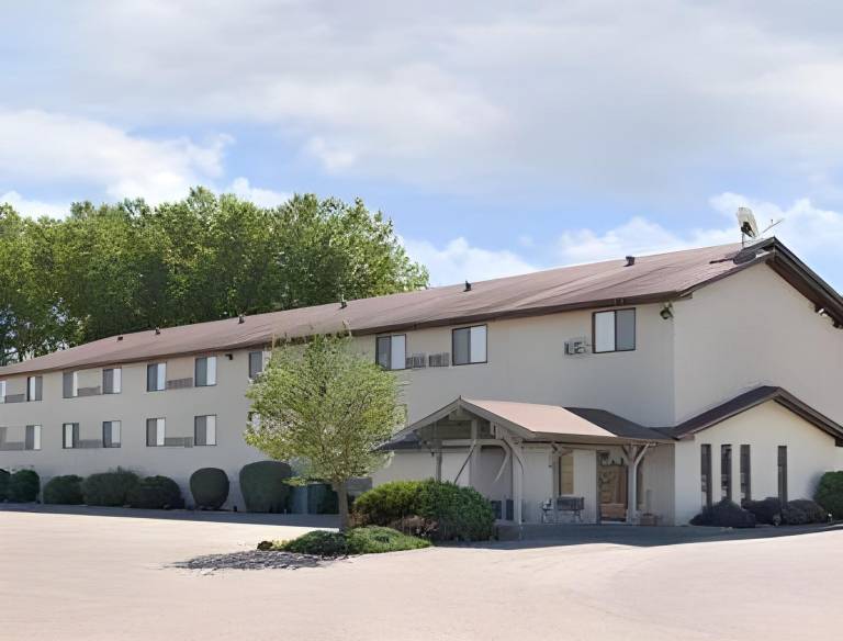 Super 8 by Wyndham Yankton in Yankton, SD