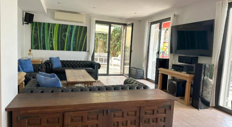 Fully equipped nice villa with private pool, patio & grill | Beach nearby | Good for workation | Pets allowed — photo 2