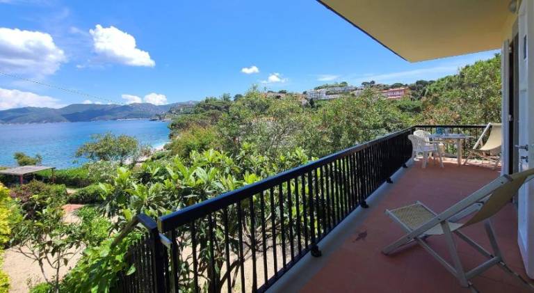 Serviced apartment with garden & patio | Close to the beach | Pets allowed — photo 4