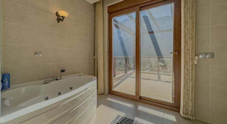 Villa with garden & pool | Pets are welcome — photo 3