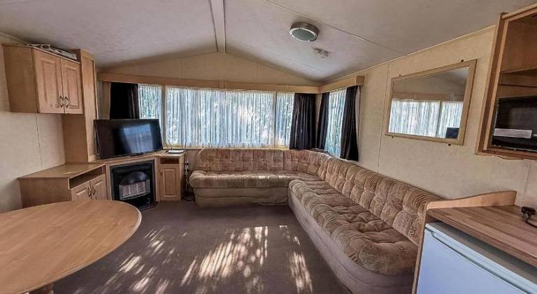 8 Berth Caravan For Hire At St Osyth Beach Holiday Park In Essex Ref 28026Fi — photo 4