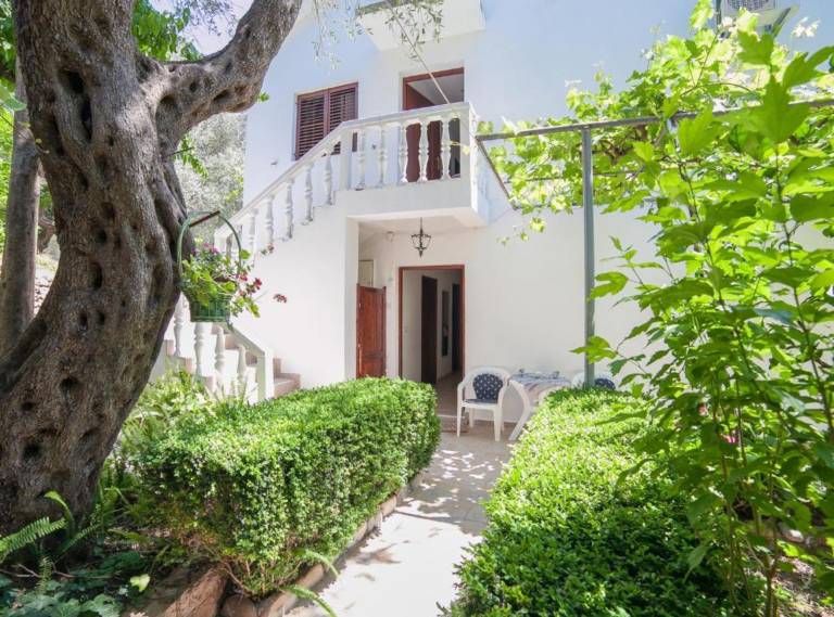 Casa  Petrovac