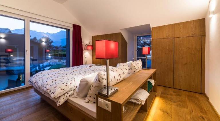 Chalet with hot tub & pool | Pet-friendly — photo 2