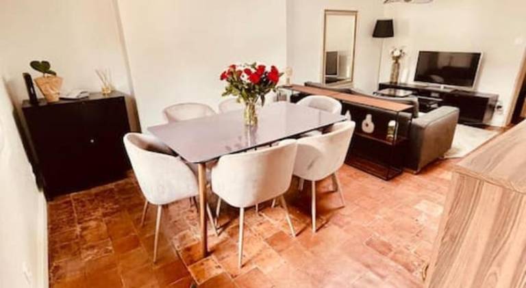 Holiday apartment with 2 rooms for 4 persons in Meyreuil