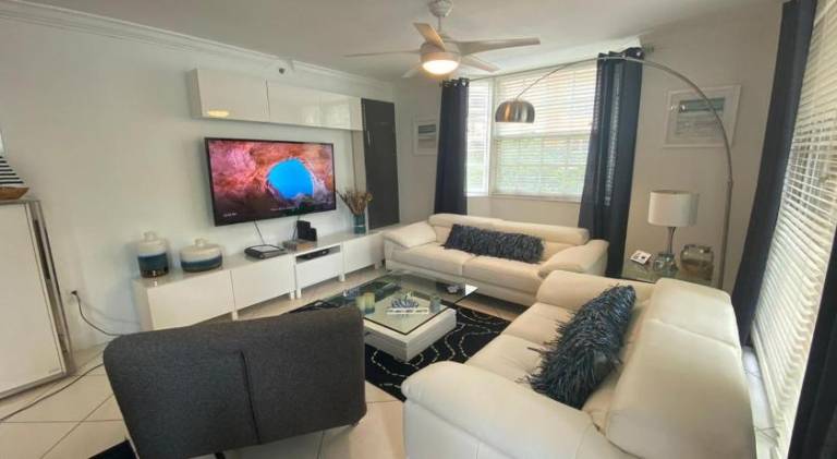 Beautiful apartment with pool & hot tub | Pets allowed — photo 2