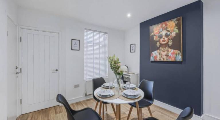 Albert House - Near the High Street - Free Parking, Garden, Fast WiFi and Smart TV by Yoko Property — photo 5