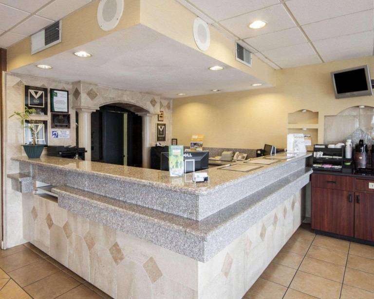 Quality Inn & Suites Airport — photo 5