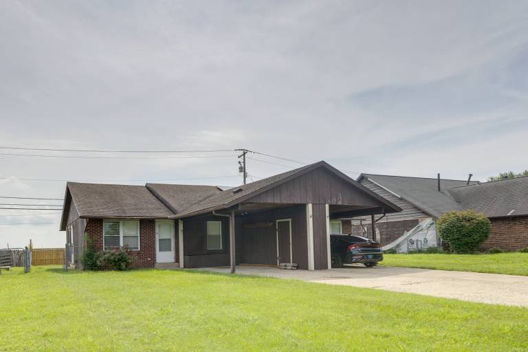 12 Mi to St Louis: Pet-Friendly Metro East Home in Granite City, IL