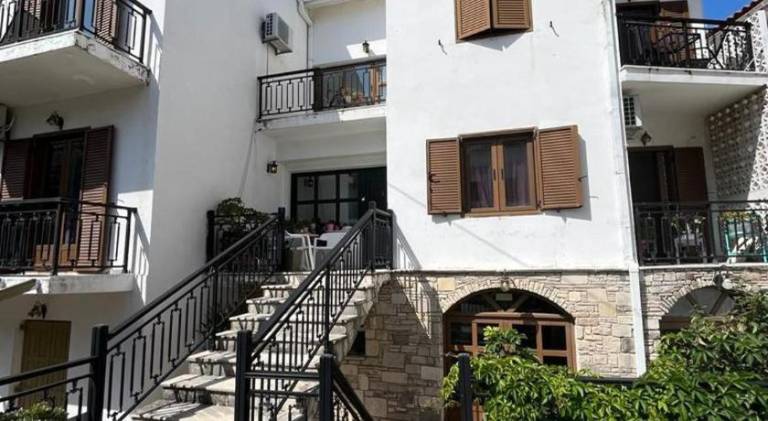 Rental apartment with patio in Samos