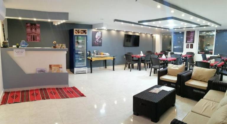 Beautiful serviced apartment with patio | Pets are welcome — photo 4