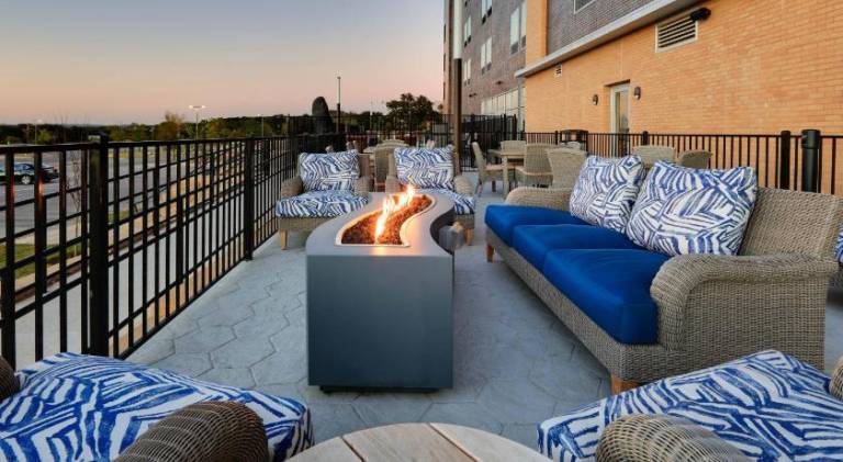 La Quinta Inn & Suites by Wyndham Lakeway — photo 2