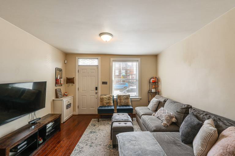 Historic 3-Story Fells Point Rowhouse w/ Backyard! — photo 4