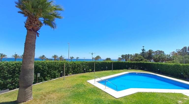 Apartment with pool — photo 3