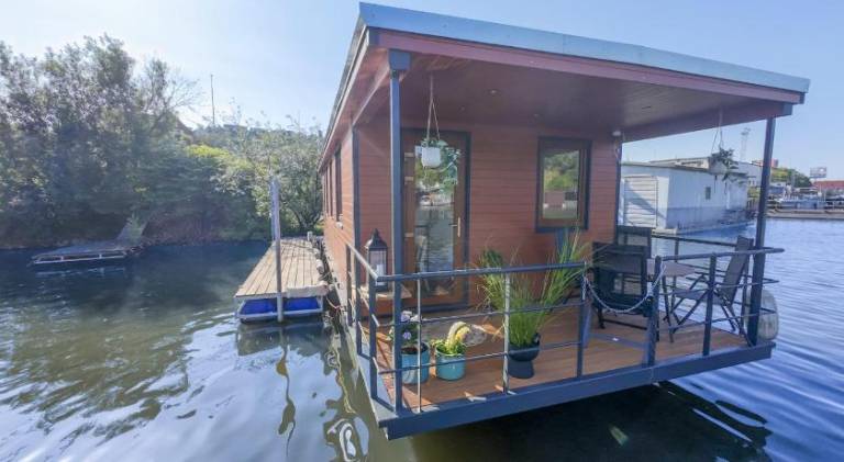 Boat with 2 rooms for 5 persons — photo 4